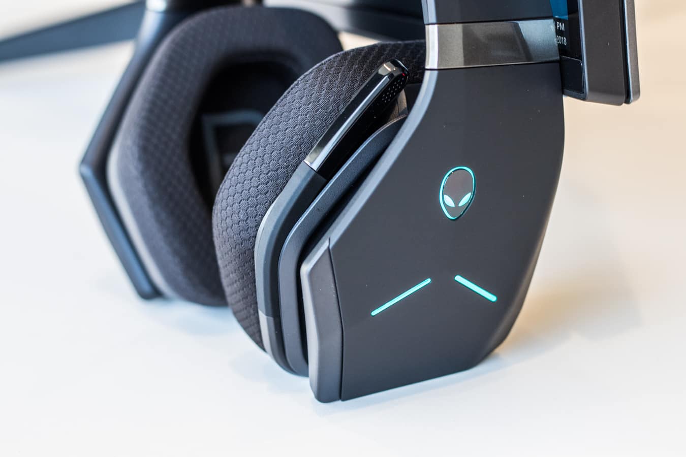 Alienware 920H Wireless Headset Review: Otherworldly Design Meets  Imperfection — GameTyrant