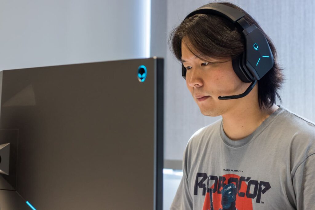 Alienware Wireless Gaming Headset Review: Powerful Audio, Comfortable