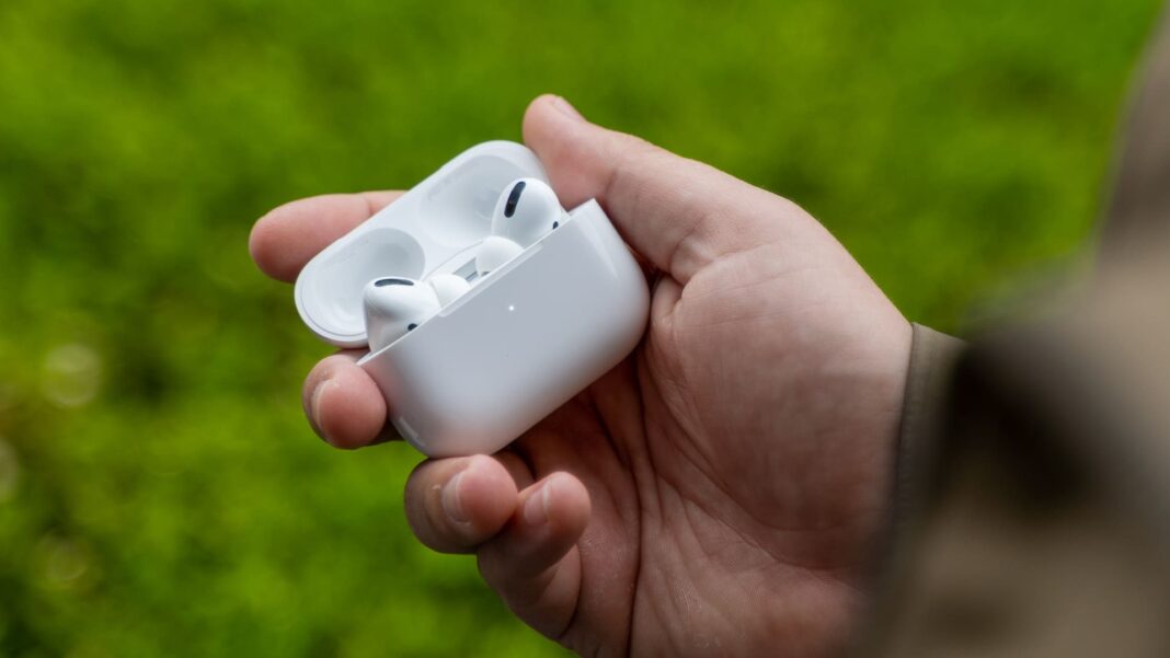 hand holding airpods