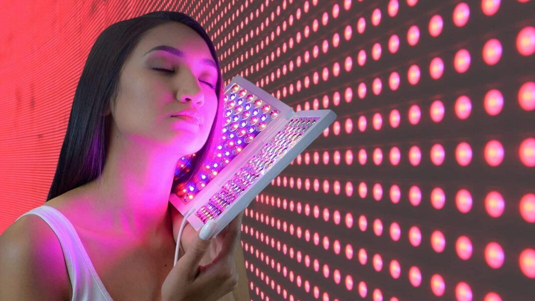 woman using red light therapy