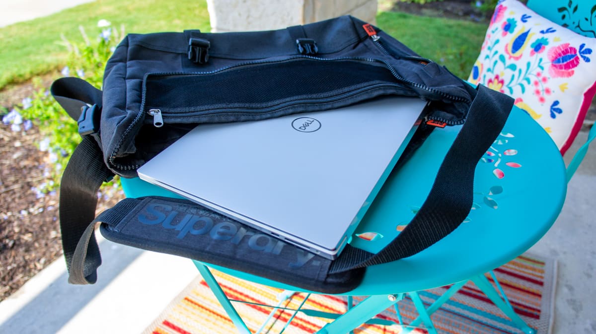 dell xps 15 laptop in bag