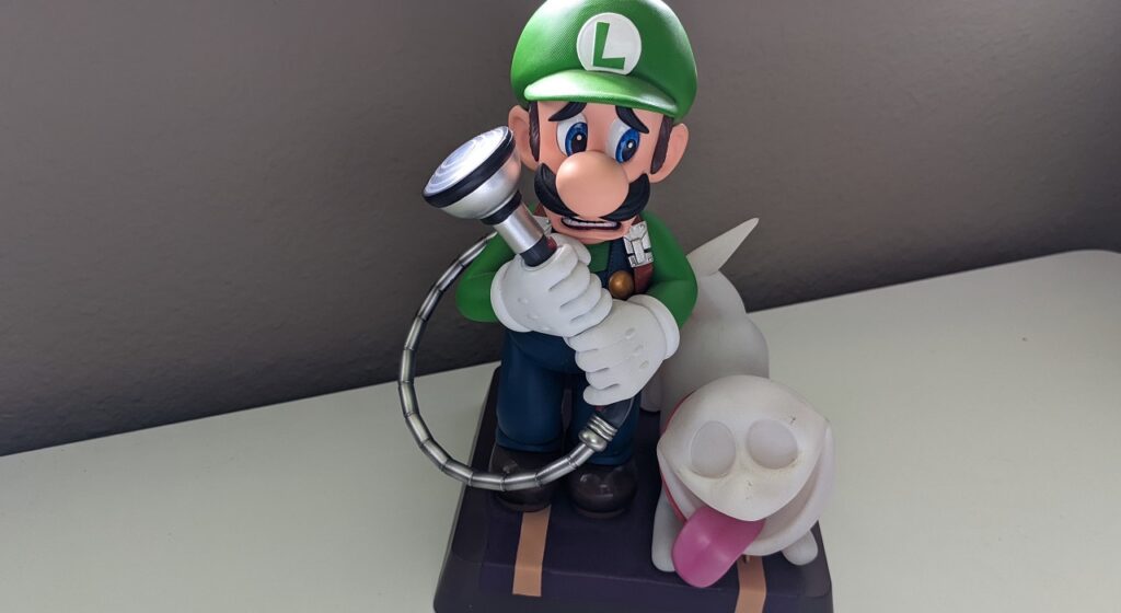 Luigi's Mansion Statue