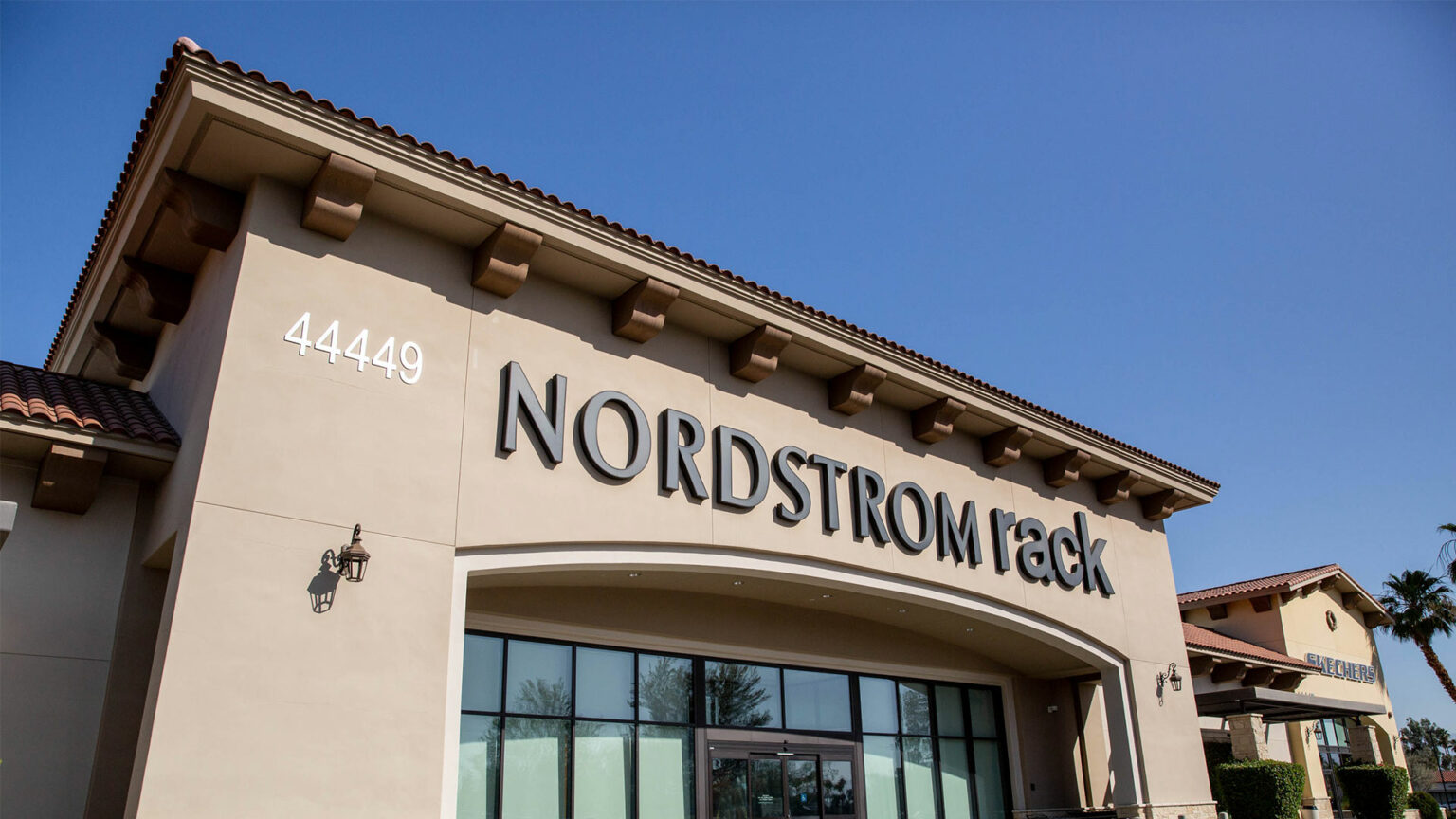 Best Discount Clothing Stores To Shop in 2022